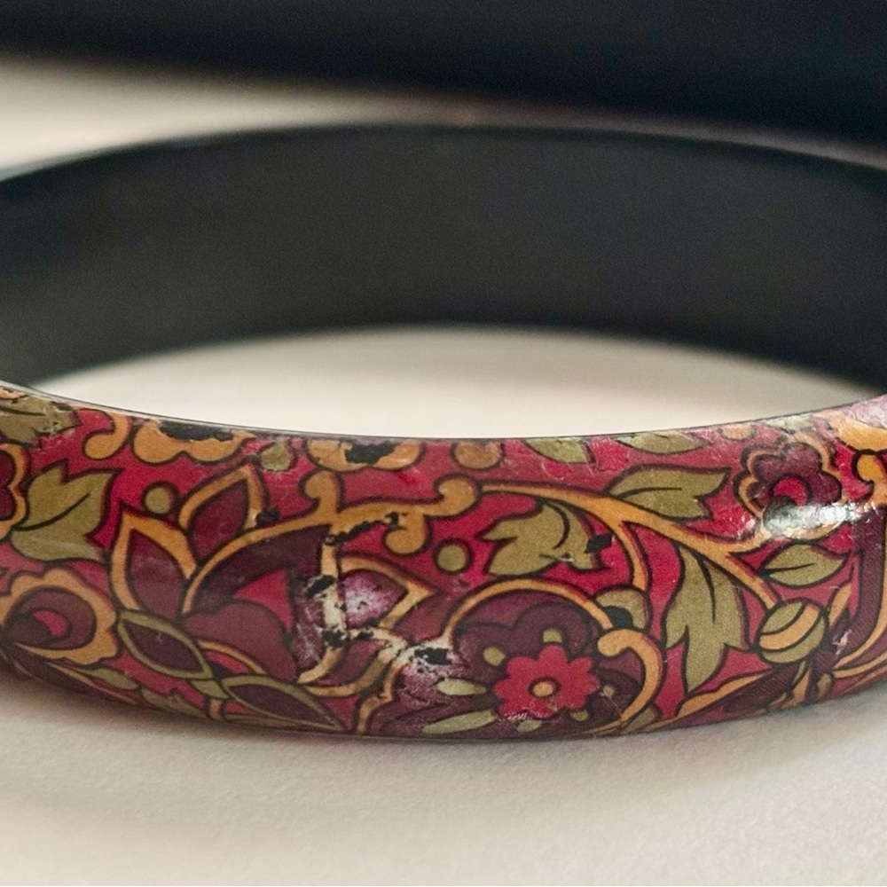 Floral Pattern Red Resin Bangle Bracelet
